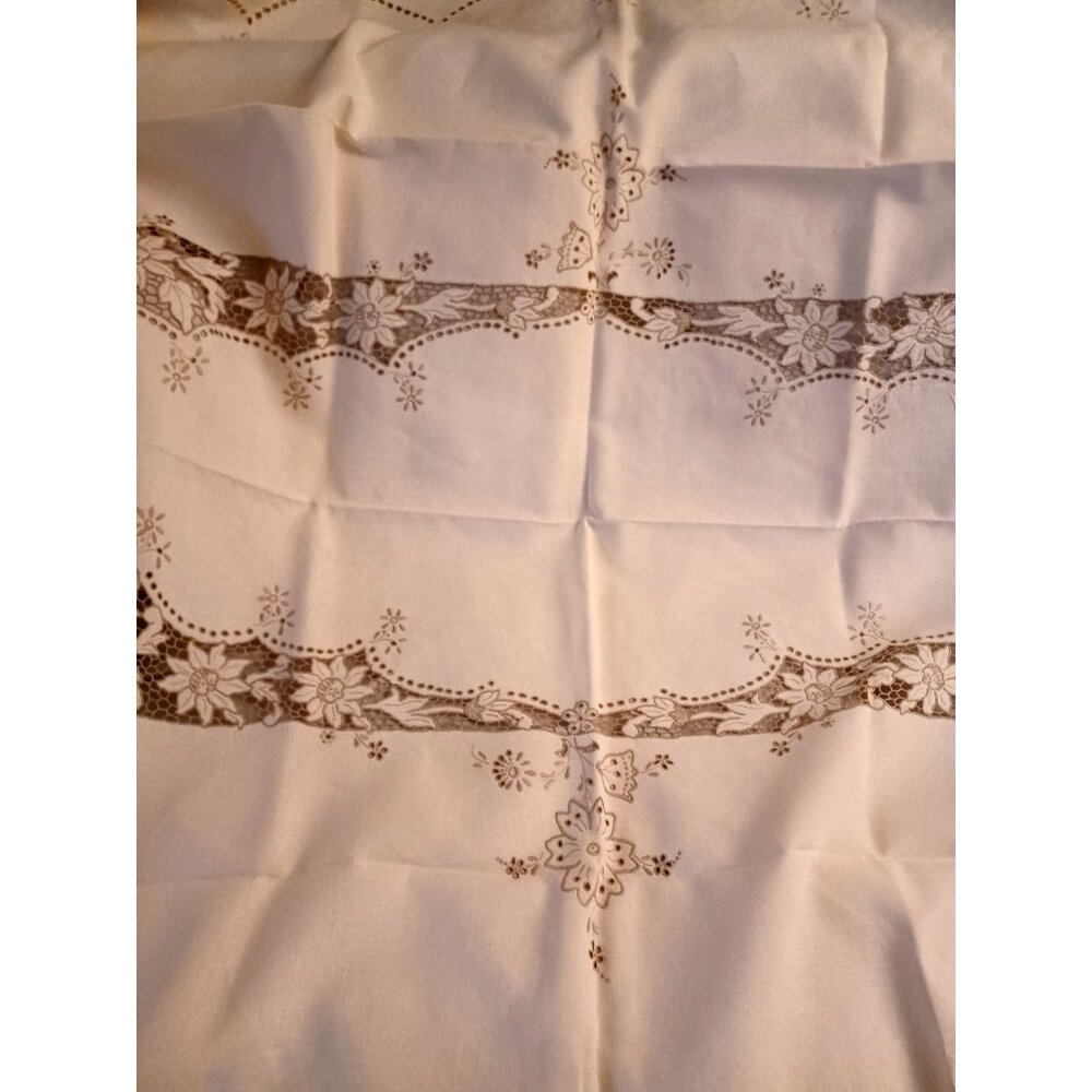 NOS Vintage Madeira Daisy Floral Cutwork Tablecloth Set With Delicate Embroidery - Picture 8 of 14
